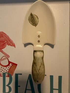 Pfaltzgraff Green Logo Ceramic Mark - Cream and Green
